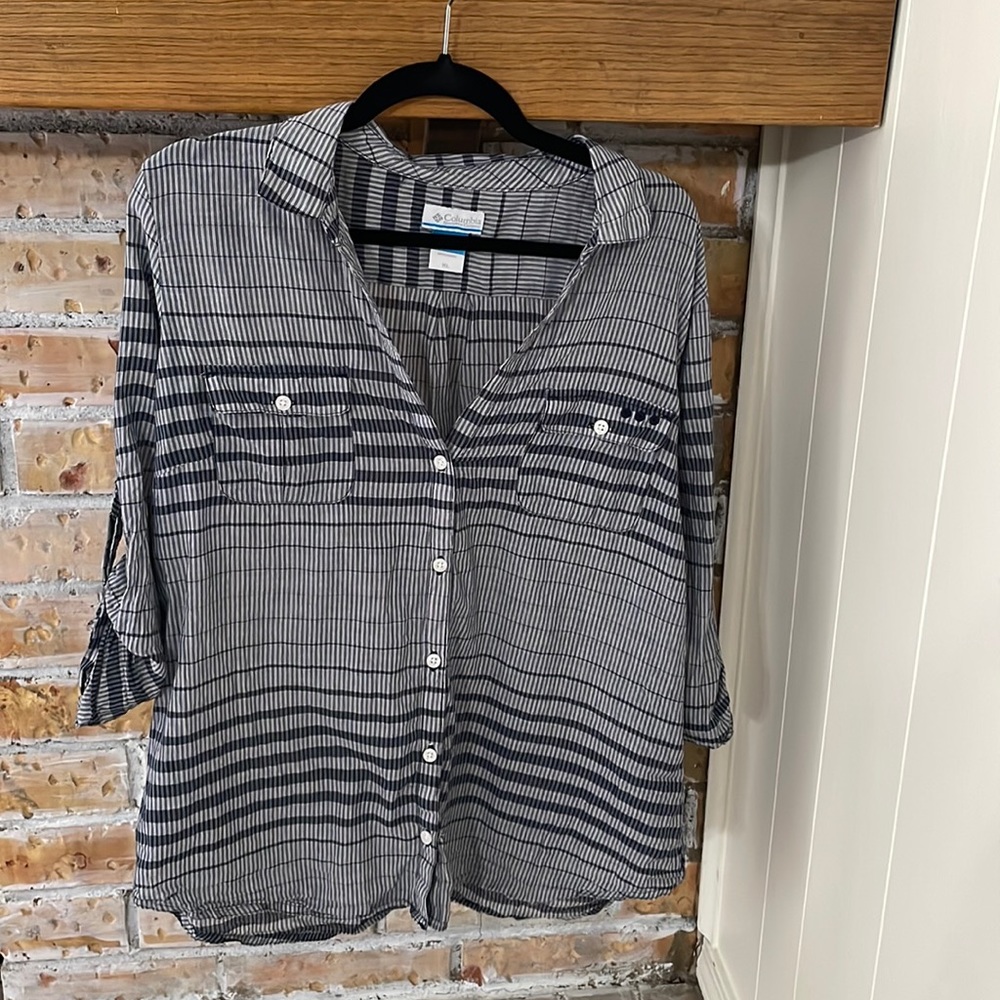 Columbia Lightweight Button Down Shirt